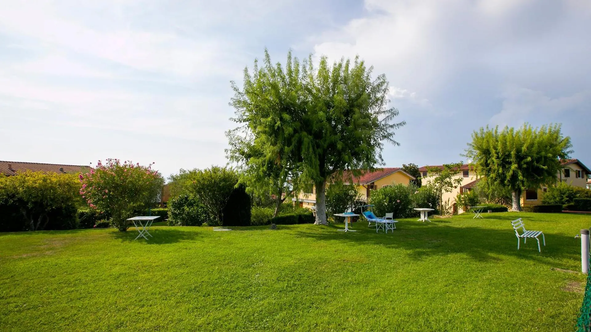 Apartment Bardolino Garden Pool & Tennis On The Lake - Happy Rentals