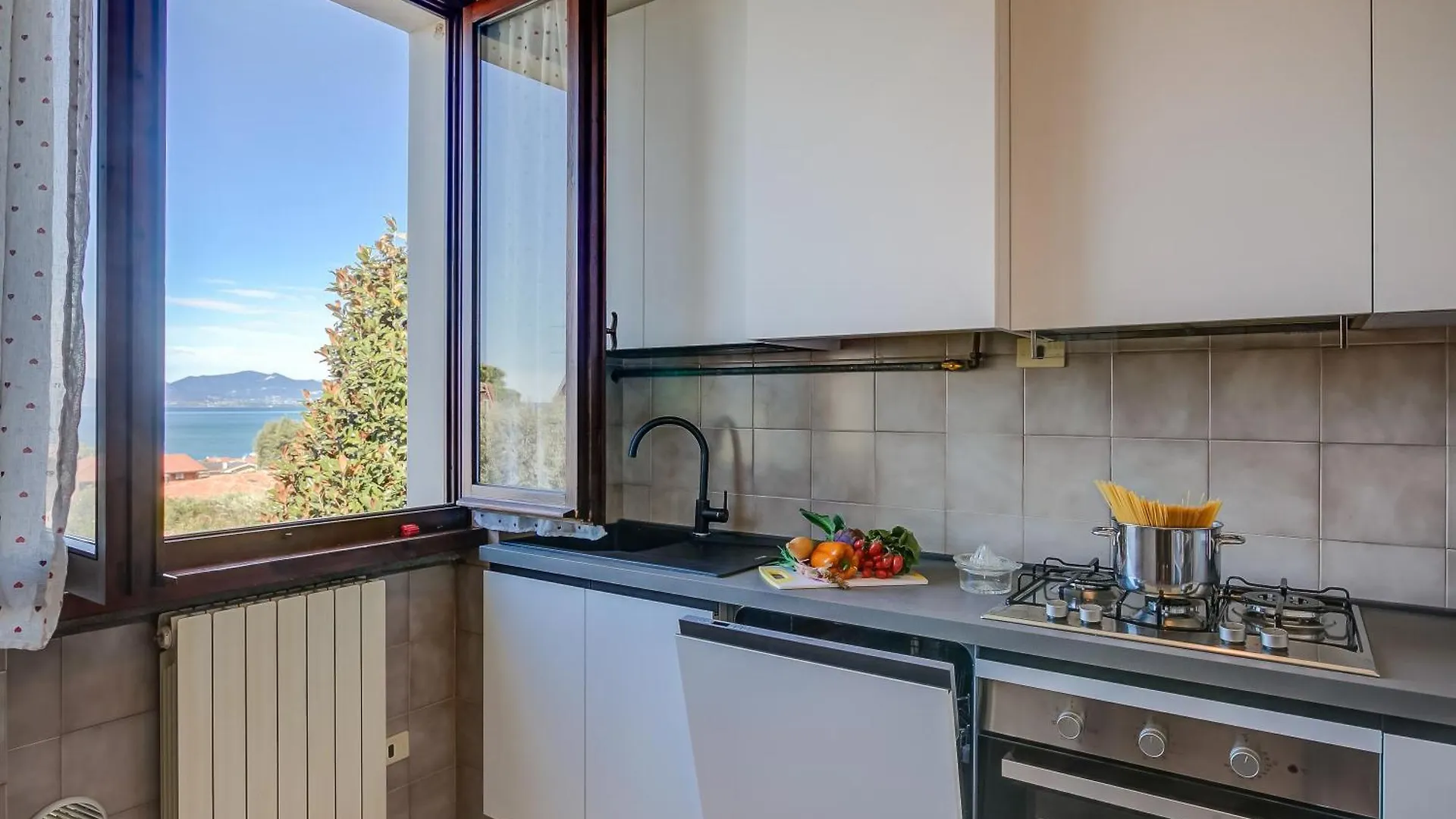 Bardolino Garden Pool & Tennis On The Lake - Happy Rentals Apartment